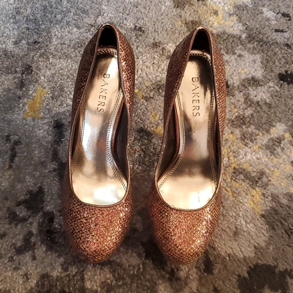 Shoes - Picture 2 of 3